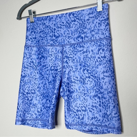 Athleta Elation Printed 7” Short in Liquid Petals
Victorian Periwinkle - Picture 5 of 12
